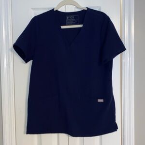 Figs Casma 2 Pocket Scrub Top Navy